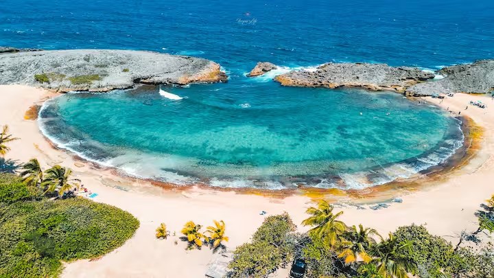 Mar Chiquita cove, a hidden beach nearby